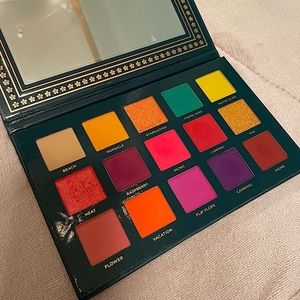 Ace beauté nostalgia eyeshadow pallet
